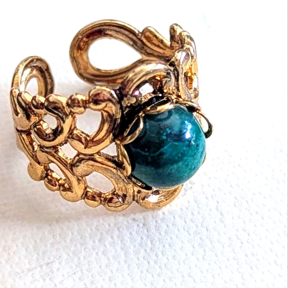 Elegant Gold and Turquoise Ring